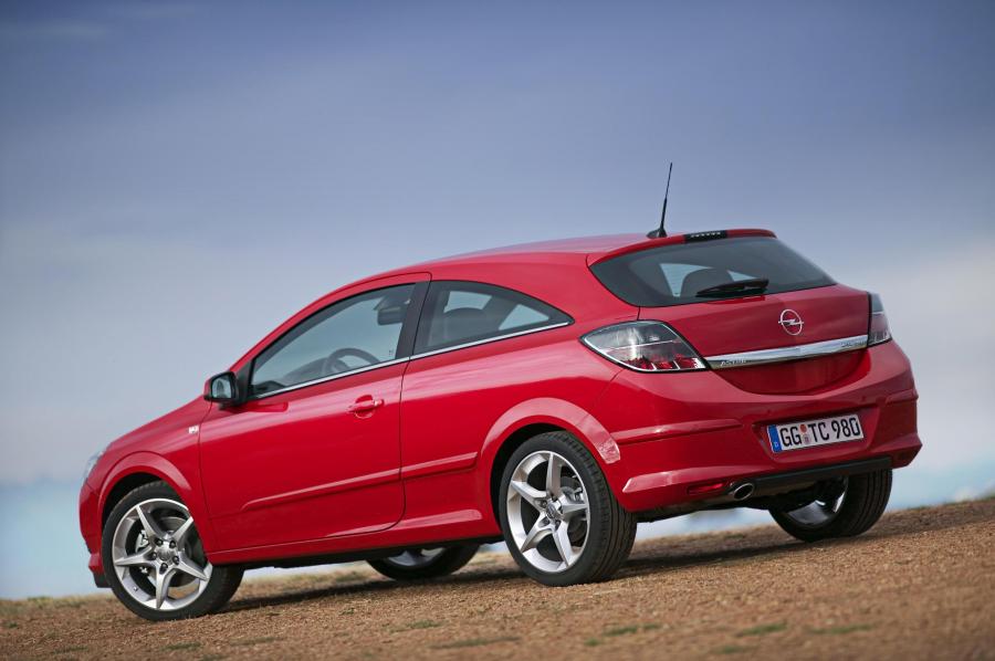  Opel Astra GTC 2005 года  (фото 37 из 212)
